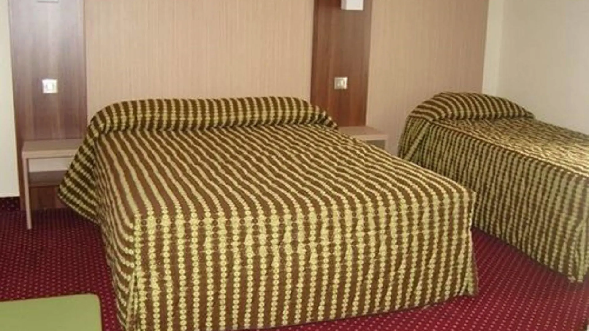Hotel Terminus Montparnasse 3*